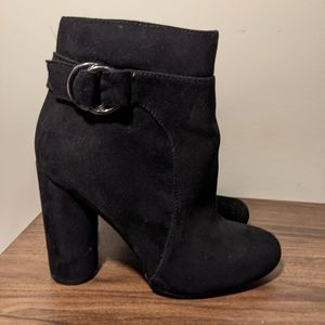 Elegant block heel boots. Size 7. Worn once. Black